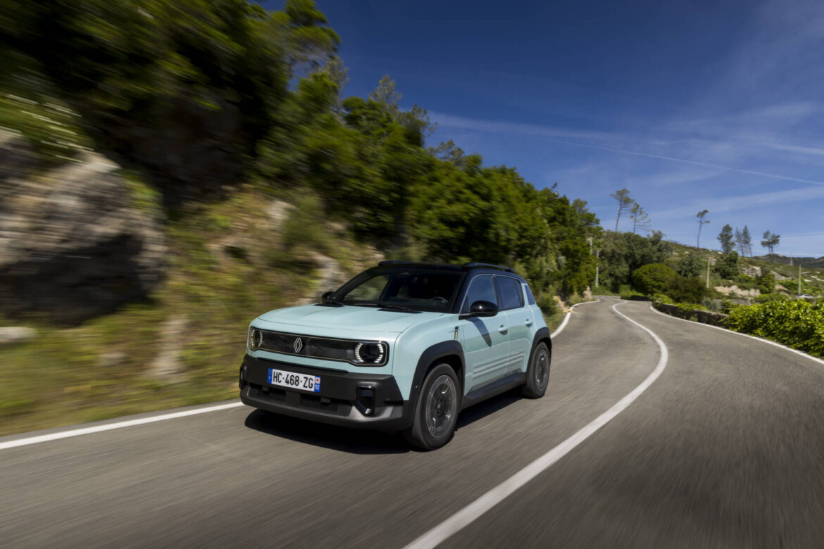 Rijden met de volledig nieuwe Renault 4 E-Tech electric